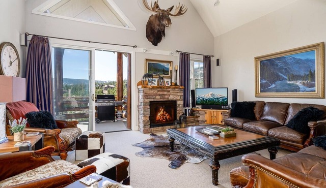 Saddle Ridge V2 (3-Bedroom Condo) with Mountain view by Moonlight Basin Lodging