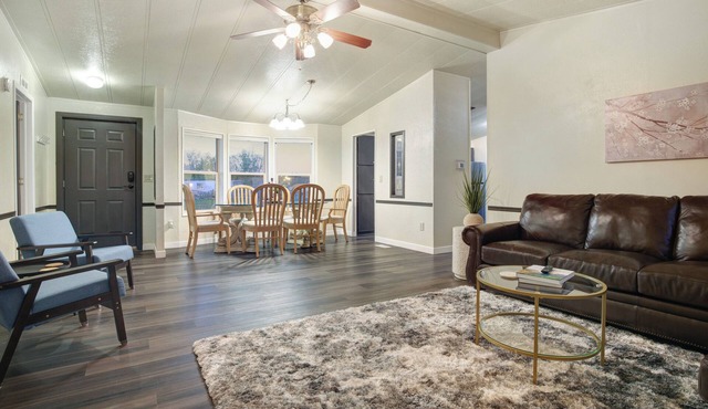 Sagebrush & Sunsets - King, Queen, Twins, Pets Welcome!