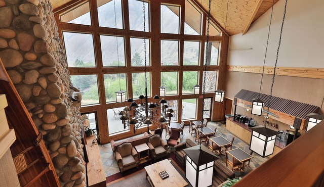 Salmon Rapids Lodge