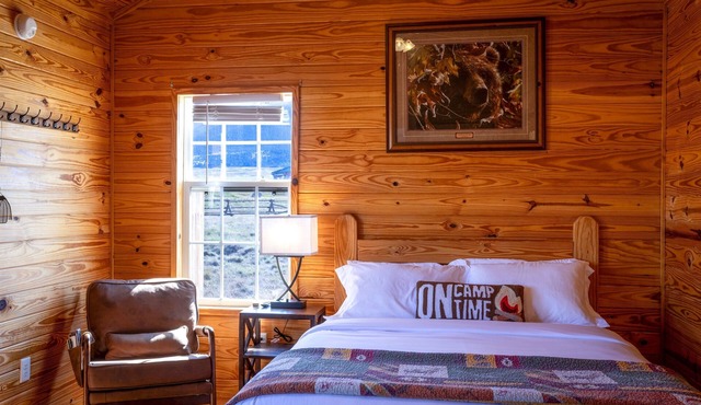 Salmonfly Cabin