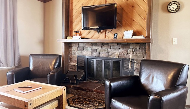 Sandhill East Home - Mountain Views, Portable A/C & 15 Minutes to Yellowstone