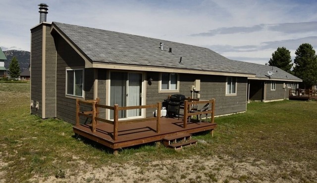 Sandhill West Home - comfortable family retreat with great views