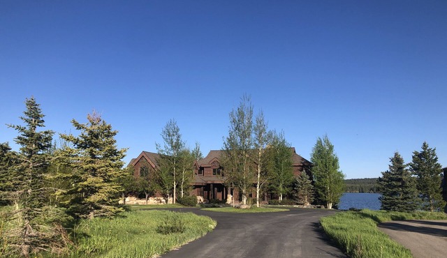 Sandy Beach Lodge* Waterfront Home, Wifi, Fire Pit, Bbq Grill, Boat Dock