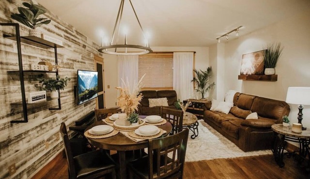 Savor Dining & Leisure at Montagne Moderne Retreat