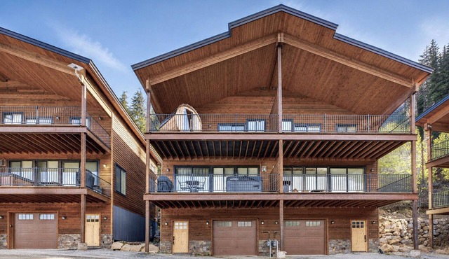 Schweitzer Mountain High End Ski Retreat for FUN! 4 BR/3.5 BA/5 BED CHALET