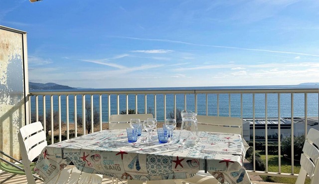 Seafront studio with private parking - Le Lavandou in Le Lavandou