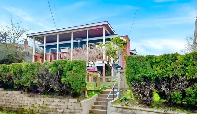 Seattle Skyline & Lake Retreat | 6BR&3BA
