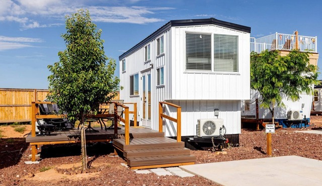 Secluded Bliss: Tiny House Escape from the City in Apple Valley, Utah