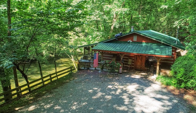 Secluded Riverfront Cabin Sounds of the River Screened Porch Gazebo Hot Tub