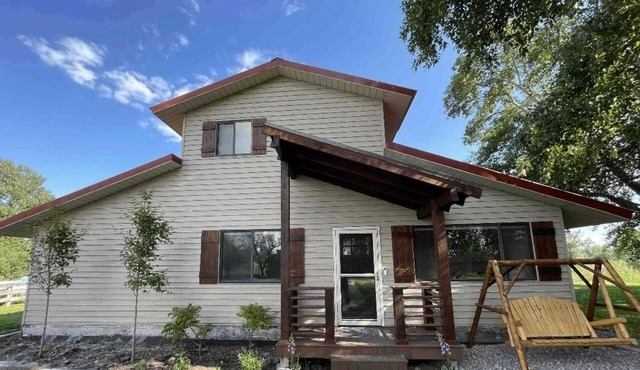 Secluded Riverside Farmhouse - overlooks the Snake River.