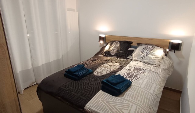 Self-contained accommodation with outdoor area near various parks in Mouroux