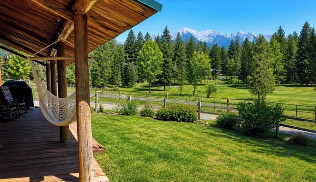 Serene 2-bedroom cabin in charming Montana perfect for relaxing stays