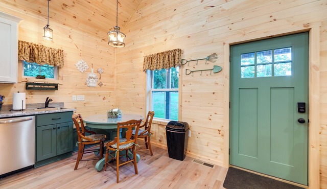 Serene Kentucky Cabin w/Fireplace + Fire Pit!