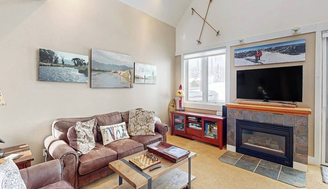Serene mountain-view condo with skiing, washer/dryer, gas grill, & patio