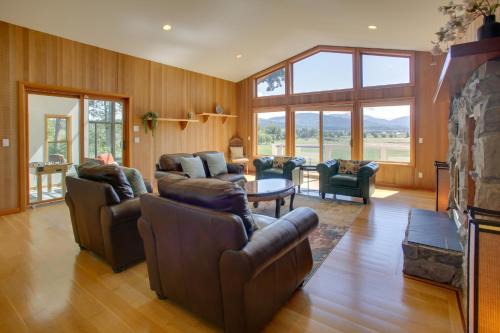 'Shangri-La' A Tatami Masterpiece w/Mtn Views!