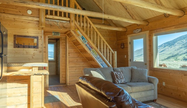 Sheep Creek Cabin B is a cozy cabin featuring amazing views and prime location.