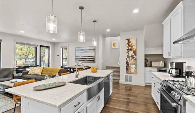 Sherman Avenue/Downtown! Family & Pet Friendly