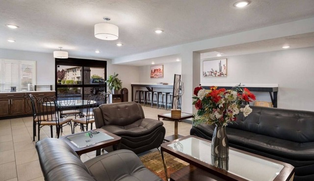 Short Drive to Scotch Pines Golf Course! 2 Spacious Units, Pool, Pets Allowed!