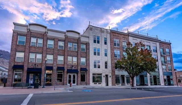 Signature Suite–New Construction Beauty! Pets too!