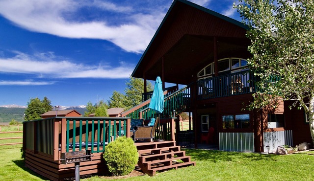 Ski Grand Targhee & Jackson Hole! Hot Tub! Well Stocked Kitchen! 3 King Beds!