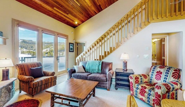 Ski-in/out condo near Lake Levinsky with balcony, ski & mountain views