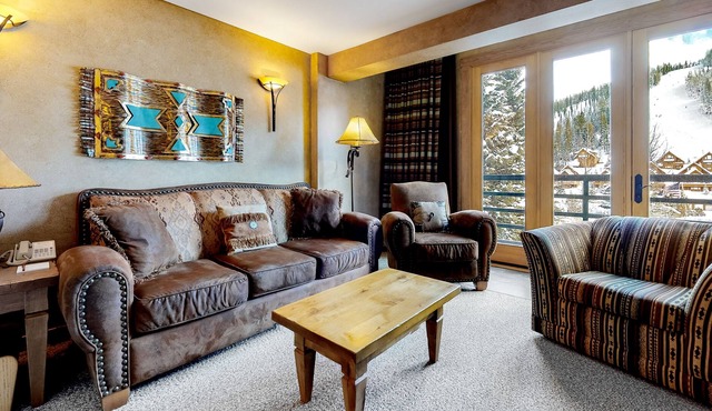 Ski-in/out Condo with hot tub, heated pool & central AC