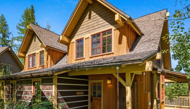 Ski in/out, pet-friendly, hot tub, garage
