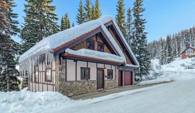Ski-In/Out | Schweitzer | Hot Tub | Game Room
