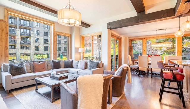 Ski-in/Ski-out, Luxury Amenities, Workout Rooms - Steps from the Slopes!