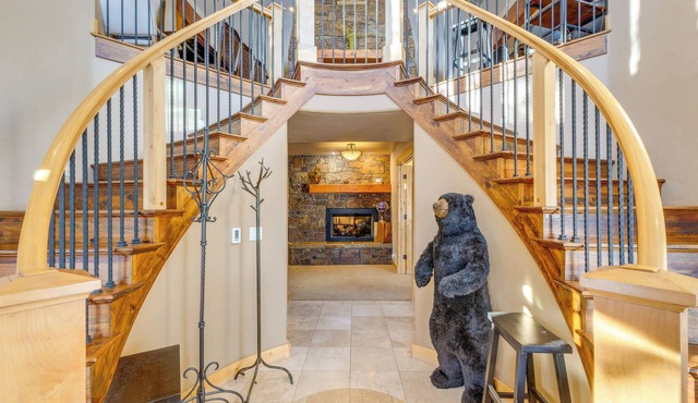 Ski-In/Ski-Out! Mtn-View Donnelly Home w/Hot Tub