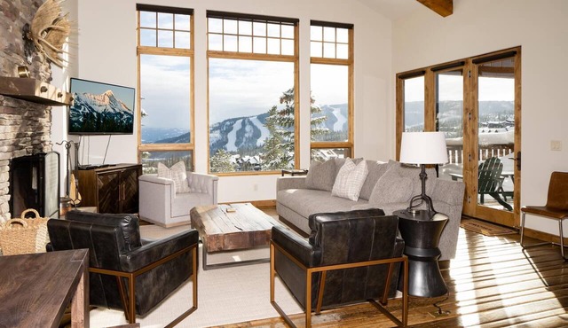 Ski-In/Ski-Out Townhome | Hot Tub
