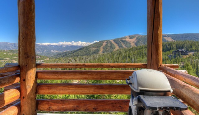 Ski-in/Ski-out w/Private Hot Tub in Moonlight Basin| Saddle Ridge - Mountain Modern Chalet