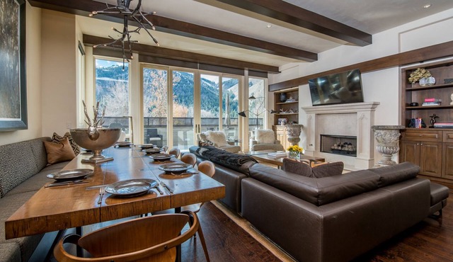 Sleek Luxury Townhome with Mountain Views