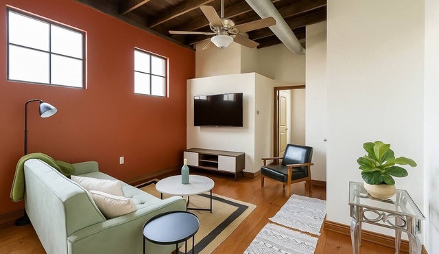Sleepover | Upscale 2BD/1BA - Downtown Springfield in Springfield