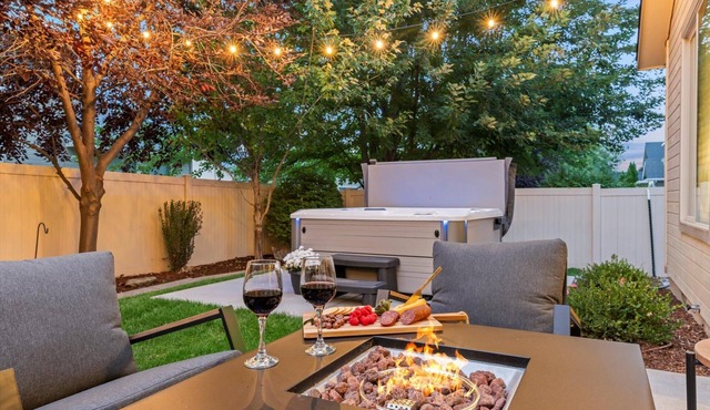 Sleeps 14, Mineral Spa Soaks, Game Room, Fire Pit, Group Friendly Stay