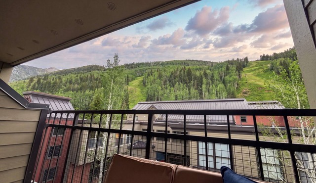 Slopeside Telluride Studio: Balcony Views of Chair 7 & Walk to Town