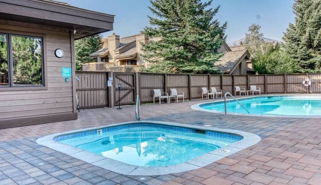 Snow Creek 1554 - Ski-in/Ski-out + Pool & Hot Tub