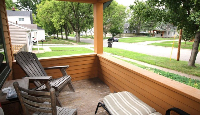Soothing bungalow with ping pong in charming Ames