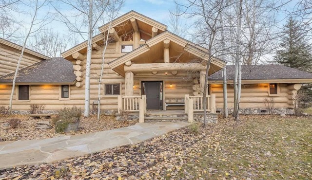 South Fork Retreat. Private Luxury Log Cabin w/AC