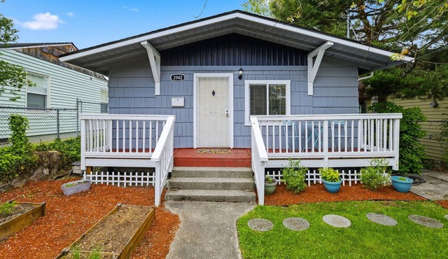 South Seattle Comfort — Near Light Rail & Airport