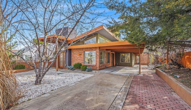 SPACIOUS! 2 Primary + 2 Queen rooms with a Primary on the main floor!