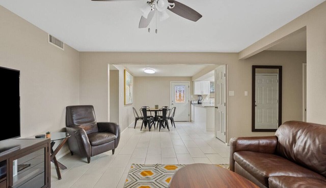 Spacious 2BR Condo by Downtown Mesa Free Parking in Mesa
