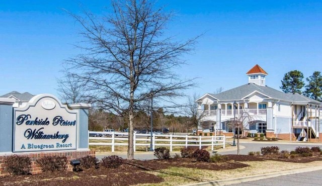 Spacious 2BR Williamsburg w/Pool & WiFi in Williamsburg
