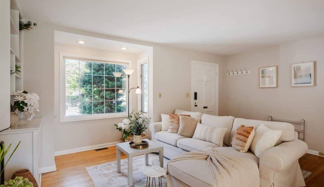 Spacious 3B2B Retreat | Near UW & U Village