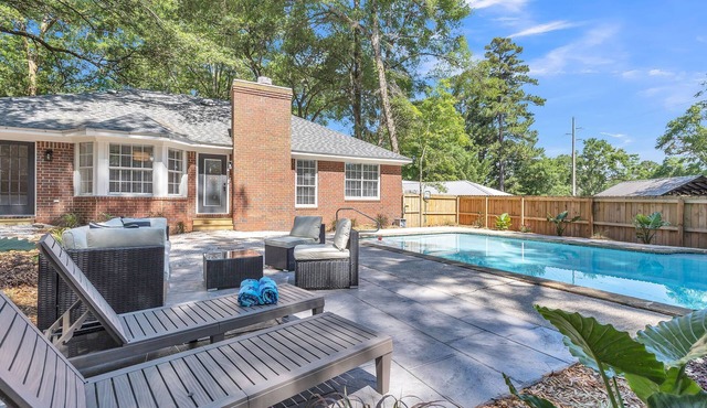 Spacious 3BR Lake Forest Home w/Pool Sleeps 8!