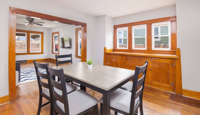 Spacious 4 Bedroom Home Near Drake