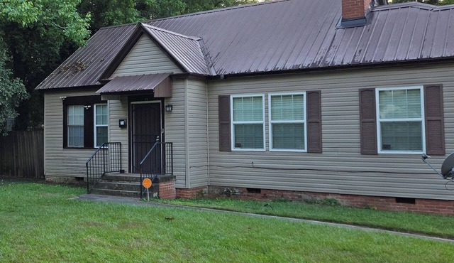 Spacious 4-bedroom house in Montgomery with room to relax and enjoy!