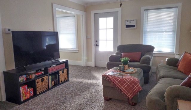 Spacious 4-bedroom house in pleasant Robinson with AC