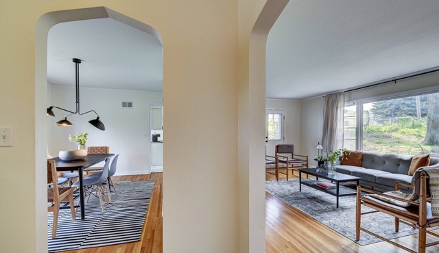 Spacious 4 BR Home in Heart of Central Omaha