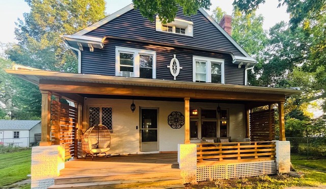 Spacious 5-bedroom house in marvelous Benton Harbor art district